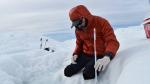 Tedesco lleva más de 15 años estudiando los efectos de la crisis climática sobre Groenlandia en el terreno