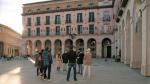 Inicio de una de las visitas guiadas por Huesca, desde la plaza López Allué.