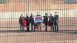 Han posado con una pancarta a favor de su absolución y Cuixart ha animado a los catalanes a votar