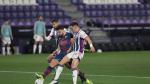 Rafa Mir golpea el balón en su segundo gol contra el Valladolid.