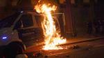 Furgón de la Guardia Urbana de Barcelona quemado durante las protestas por el encarcelamiento del rapero Hasel.