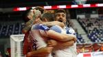 Los jugadores del Fútbol Emotion Zaragoza celebran un gol
