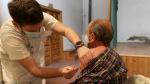 Vacunación en el local de vecinos de San Lorenzo, en Huesca