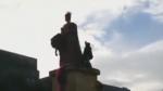 Intento de derribo de la estatua de Isabel la Católica en Bogotá (Colombia)