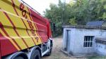 Los bomberos de la DPH llenando el depósito de Samitier, en La Fueva.