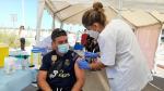 Vacunación sin cita previa antes de un partido de fútbol en Elche.