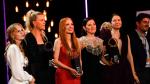 Flora Ofelia, Jessica Chastain y Alina Grigore con sus respectivos premios