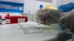 Prueba PCR en el centro de salud del Arrabal