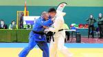 Dos judocas, sobre el tatami del campeonato de la Guardia Civil.