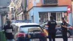 Agentes de la Policía Nacional en la calle Cerezo, cuando ocurrieron los hechos.