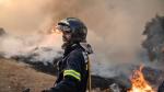 Un bombero trabaja en el incendio de Losacio, a 17 de julio de 2022, en Zamora, Castilla y León (España).
