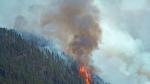 El tiempo cambiante complica el control del fuego que afecta ya a 2.000 hectáreas