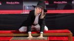 Diane Keaton ya tiene sus pies y manos ante el Teatro Chino de Hollywood.