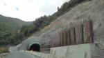 Uno de los túneles de las obras en la N-260, que se cierra desde este lunes.