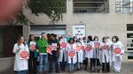 Concentración de personal sanitario contra las agresiones celebrada este mediodía a las puertas del centro de salud Torre Ramona
