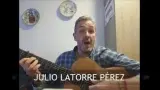 El jotero Julio Latorre, de la Asociación Cultural Aires del Martín, canta una jota a la Virgen del Pilar desde la distancia, ya que este año, no van a poder escucharse en directo desde la Plaza del Pilar de Zaragoza.