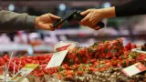 Imagen de un puesto de verduras en Valencia donde la inflación subió en enero al 3,6%.