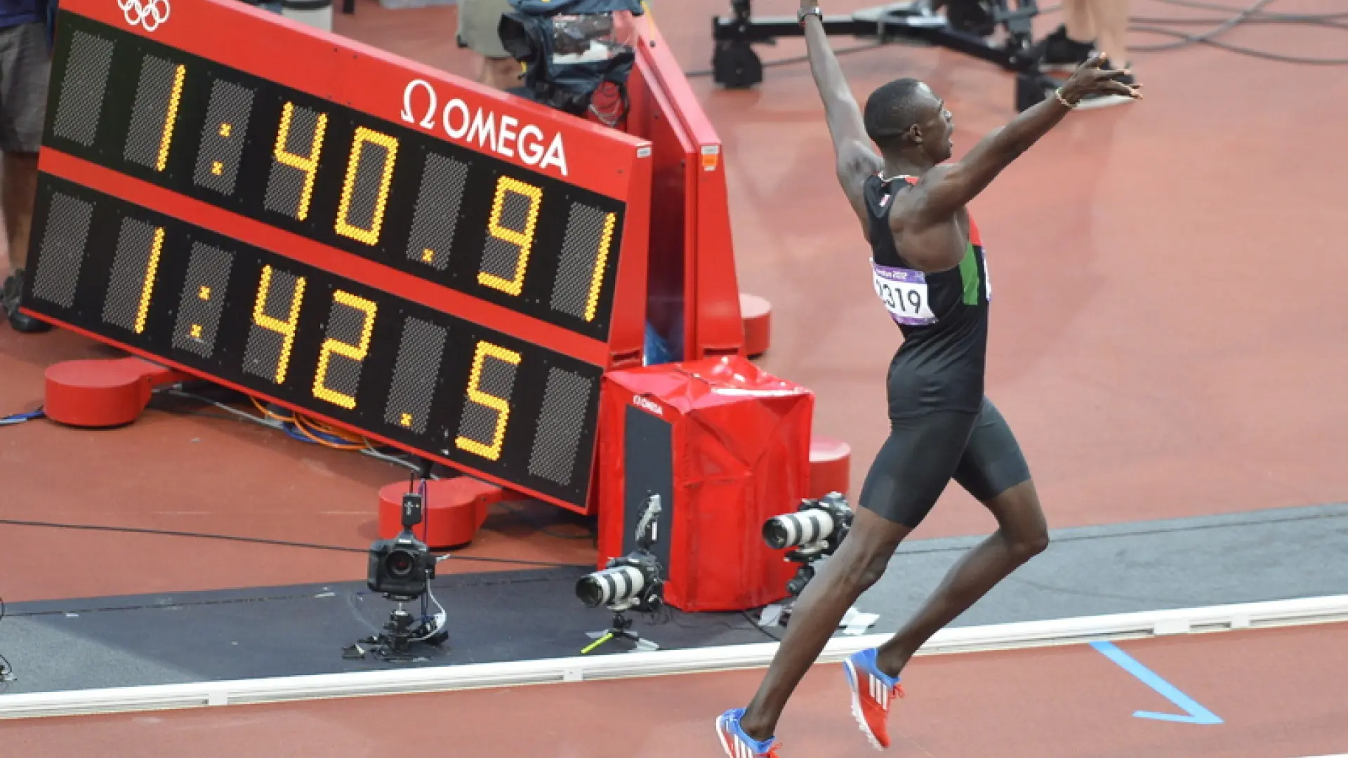 Тройной прыжок в легкой атлетике. Лучшие ассистенты в лиге чемпионов. Рекорд ассистов. Дэвид лекута рудиша. Мировой рекорд гиннесса по приседаниям.