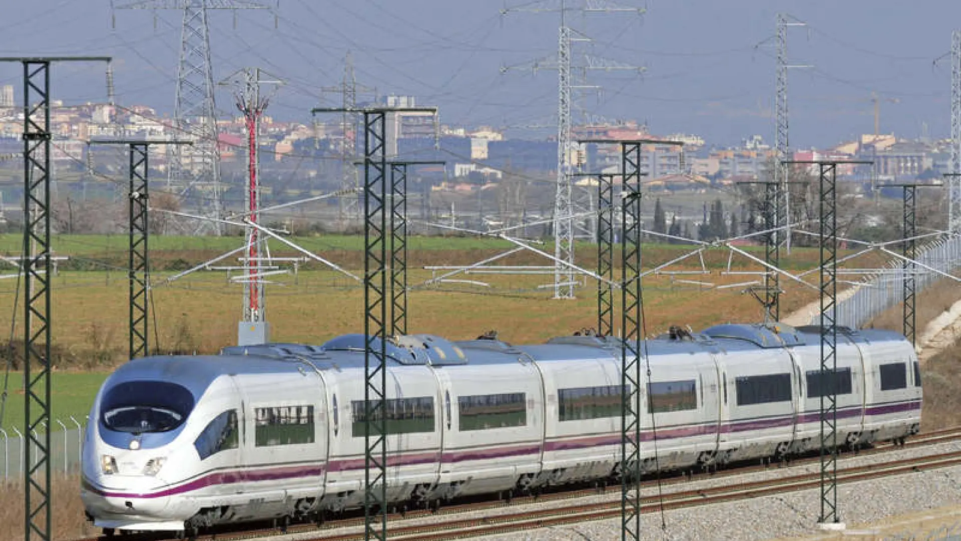 Dos trenes AVE conectarán Zaragoza y París sin trasbordos a partir de abril