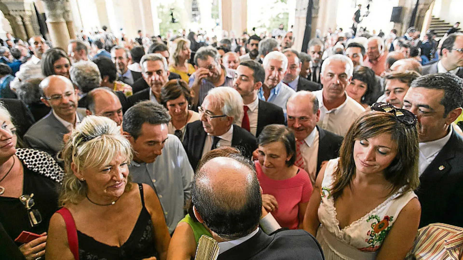 Solemnidad en palacio a 30 grados | Noticias de Suplementos en Heraldo.es