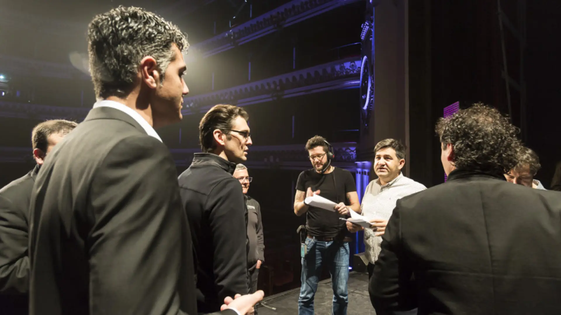 La música y el teatro, con la mente al sol y el traje de gala | Noticias de  Ocio y Cultura en Heraldo.es