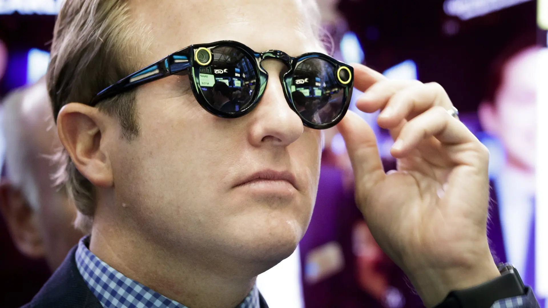 Почему он в очках. Очки мужчина и женщина. Очки на лице мужские. Прикольные очки с глазами. Борода и очки.