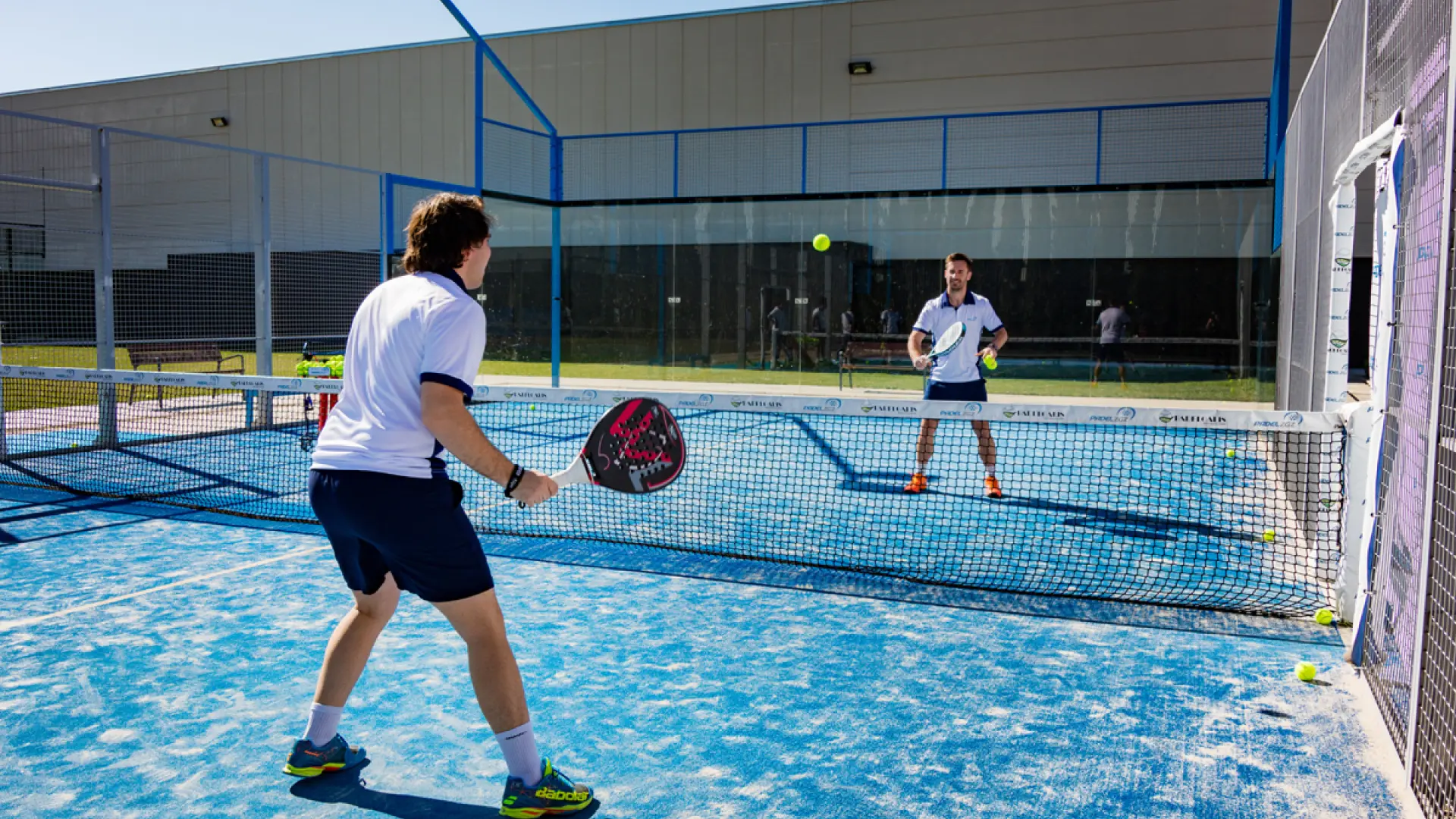 El pádel y tenis ya pueden jugarse a dobles en Aragón: protocolo y cómo  reservar pista