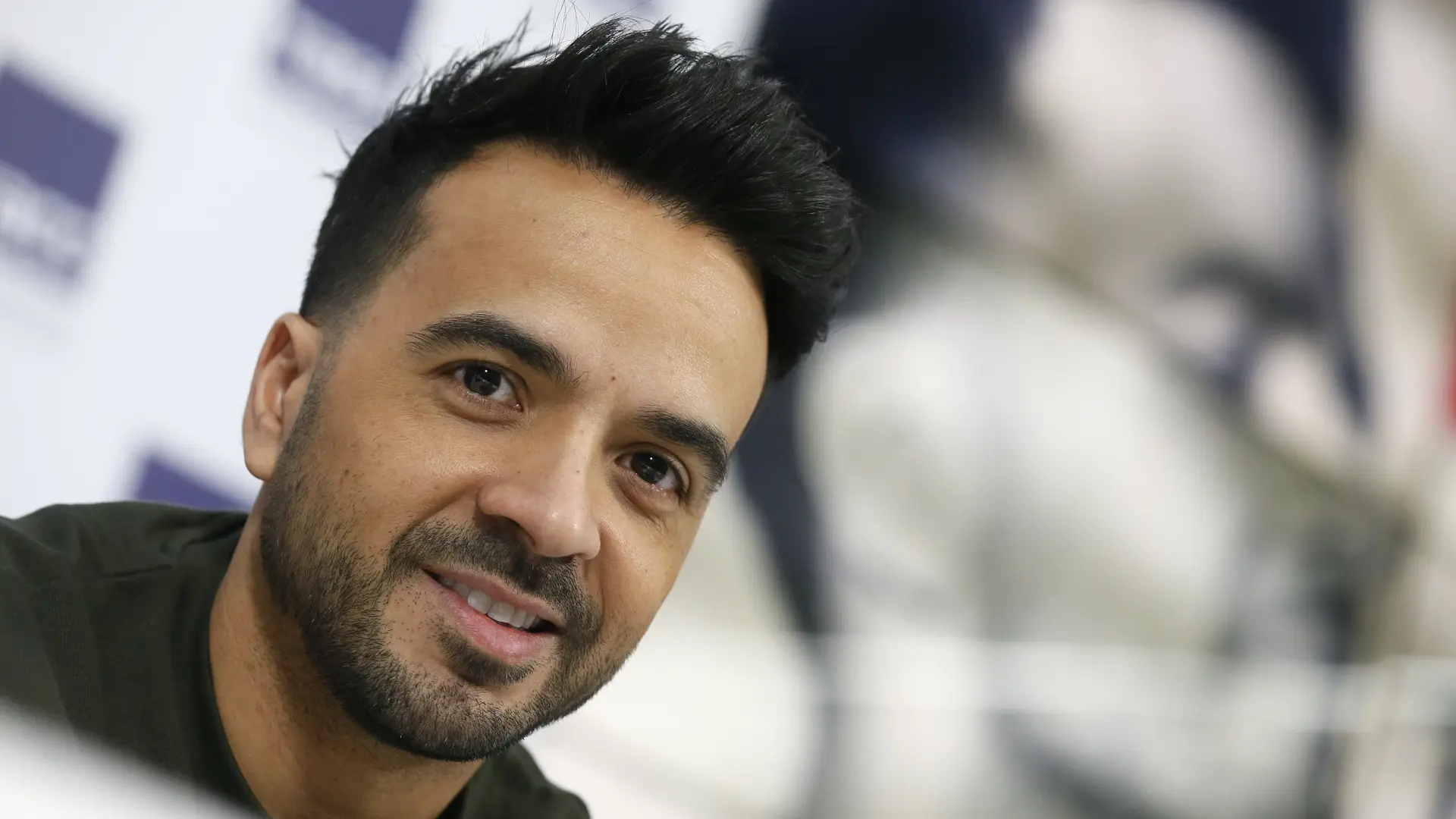 El Nuevo éxito De Luis Fonsi Ya Rompe Récords En YouTube | Noticias De ...