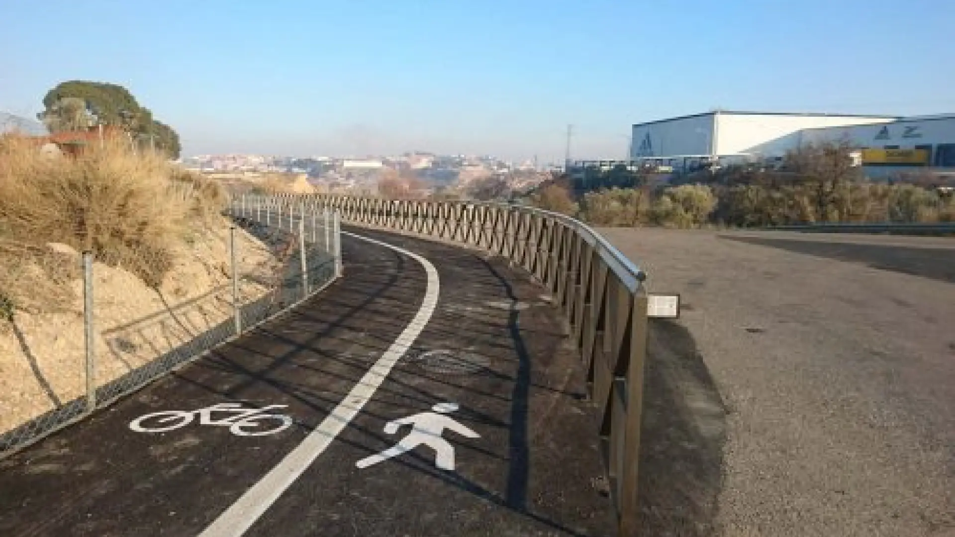 Una plataforma peatonal une el casco urbano de Caspe con el poligono de Adidas Noticias de Comarcas en Heraldo.es