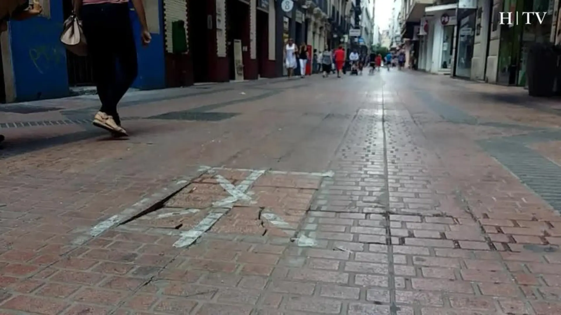 Las asociaciones vecinales denuncian el mal estado de las aceras de Zaragoza  y piden un plan de actuación urgente | Heraldo.es