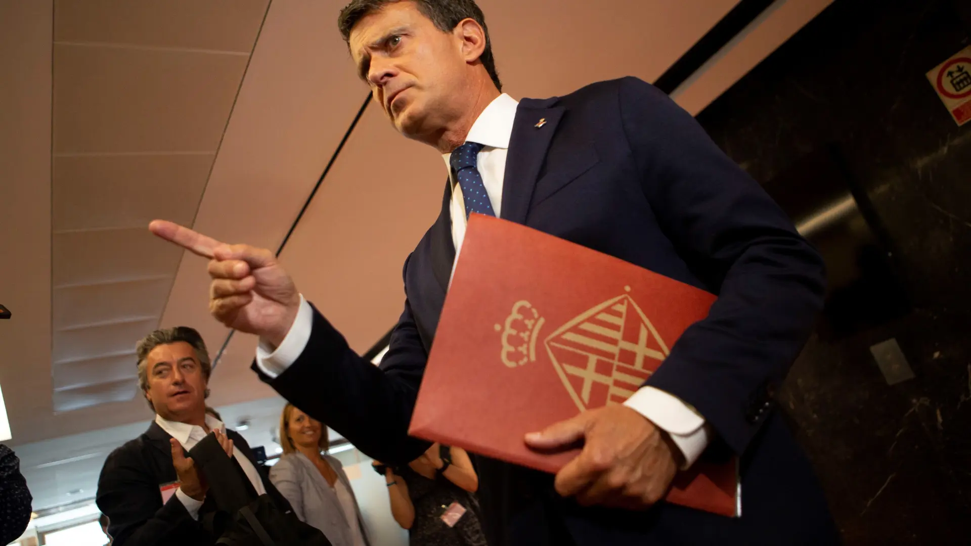 Valls revient sur la politique française après son aventure catalane