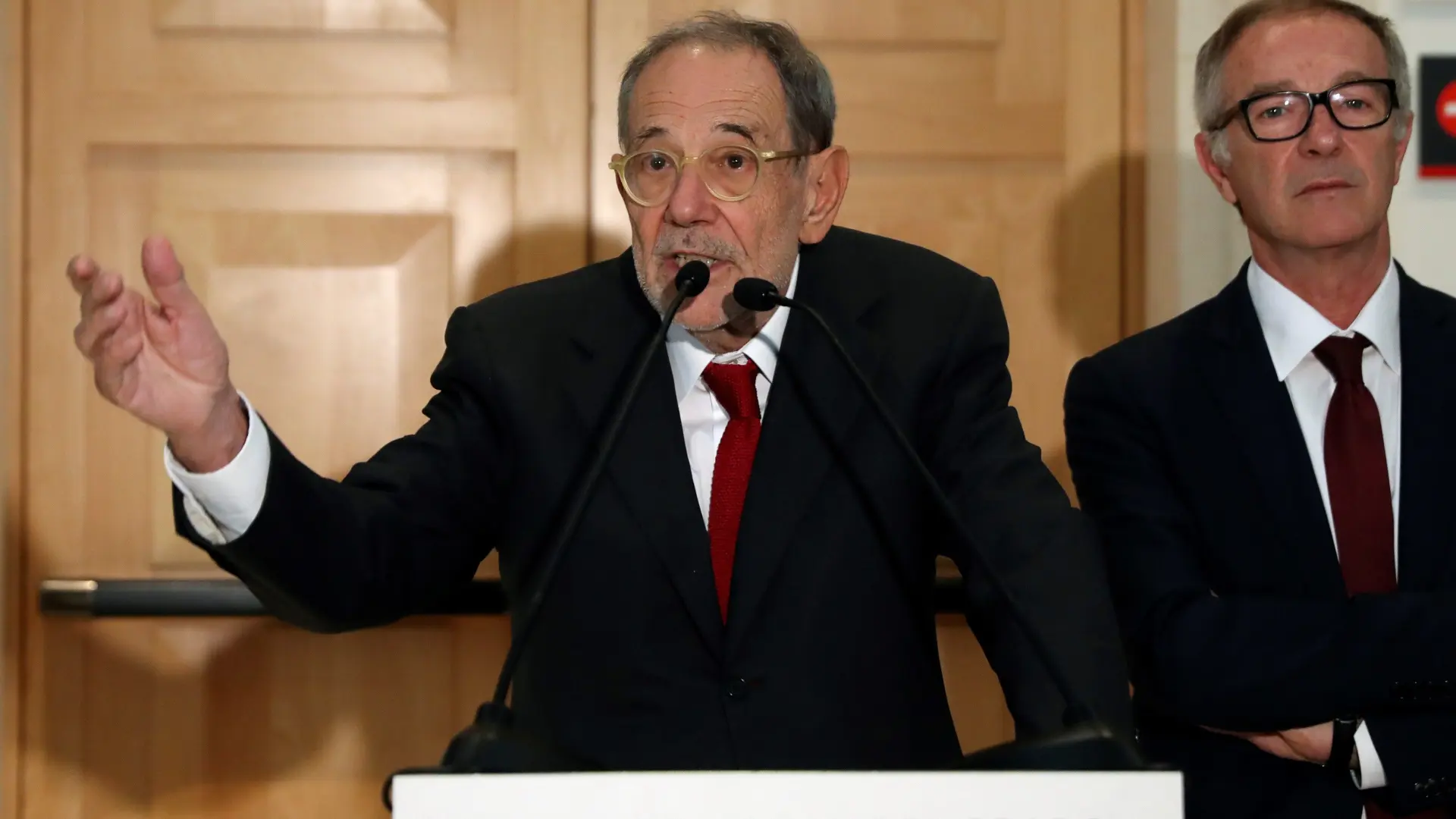 Cachondeo y memes en Twitter al confirmar Javier Solana su vacunación con  