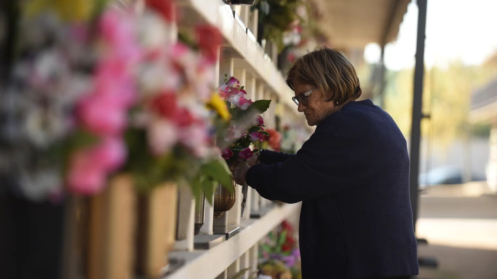 El cementerio de torrero recibe las primeras visitas por todos los santos