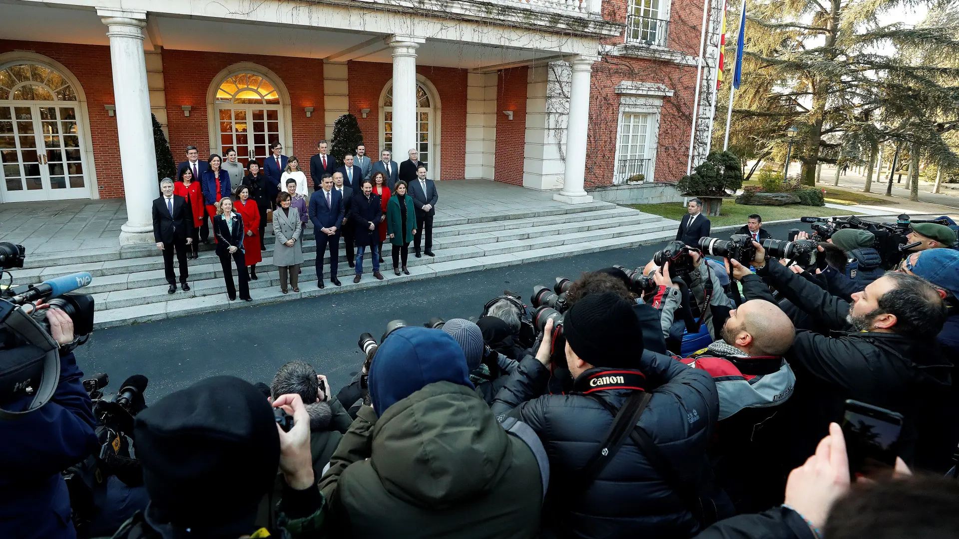 Foto Y Primer Consejo De Ministros Del Nuevo Gobierno De Coalición