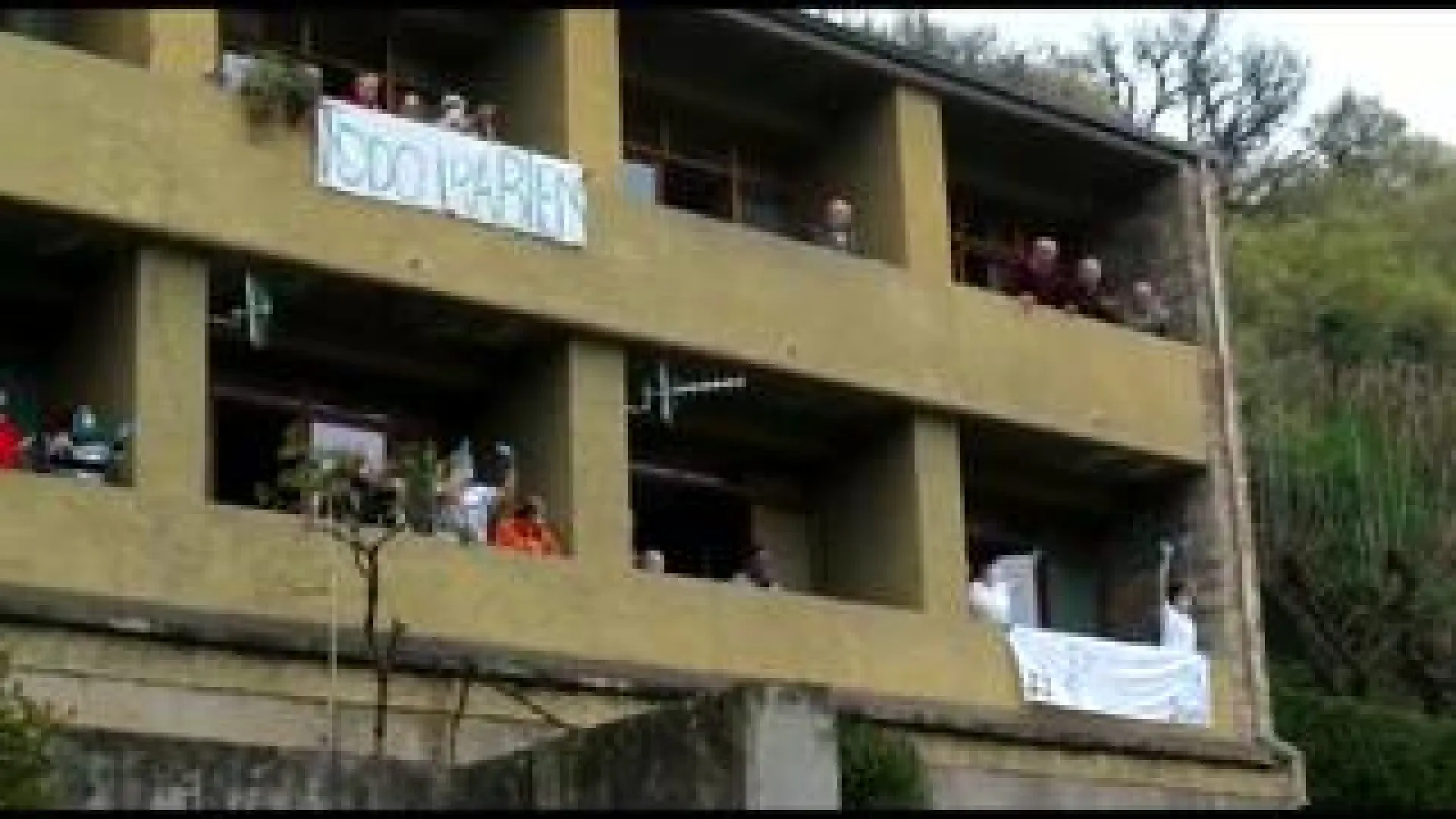 La residencia La Solana de Aínsa resiste al virus con inquietud y muchos  aplausos