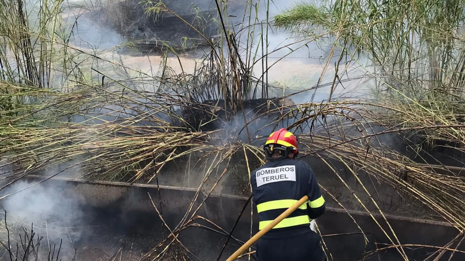 Los Bomberos De Teruel Trabajan En La Extinción Un Incendio En La Zona De Valdeacabadores De Alcañiz 8538