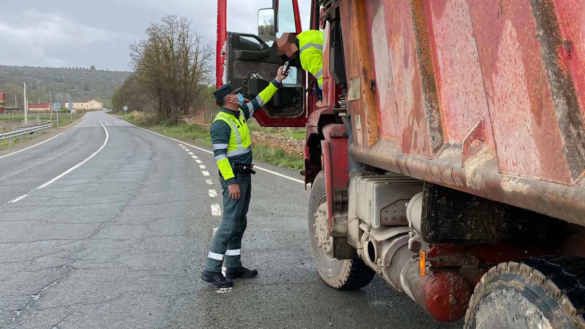 Investigan a un camionero que conducía sextuplicando la tasa de alcohol  permitida