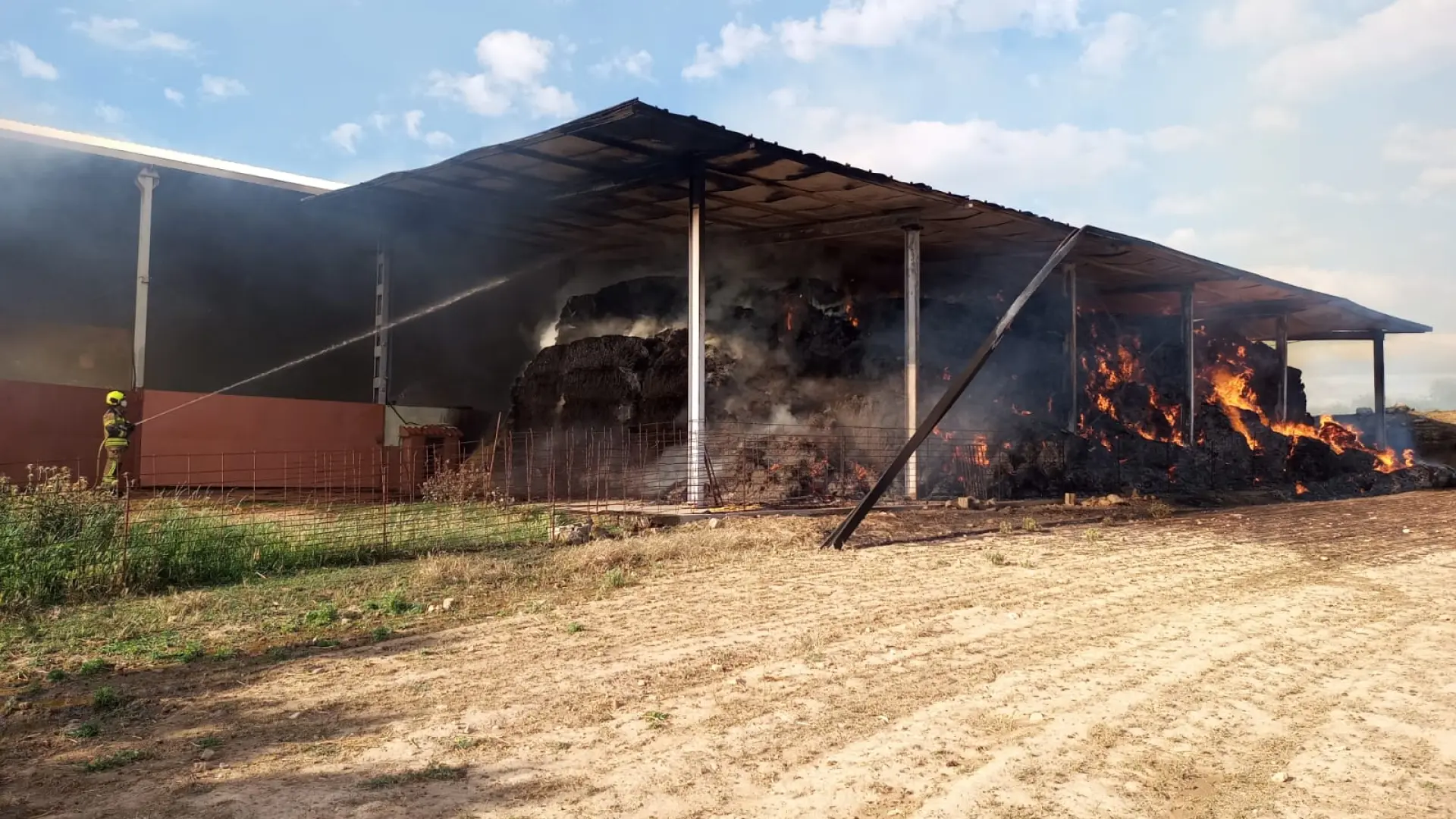 Tercer incendio de naves de paja en solo cuatro días en la provincia de  Huesca