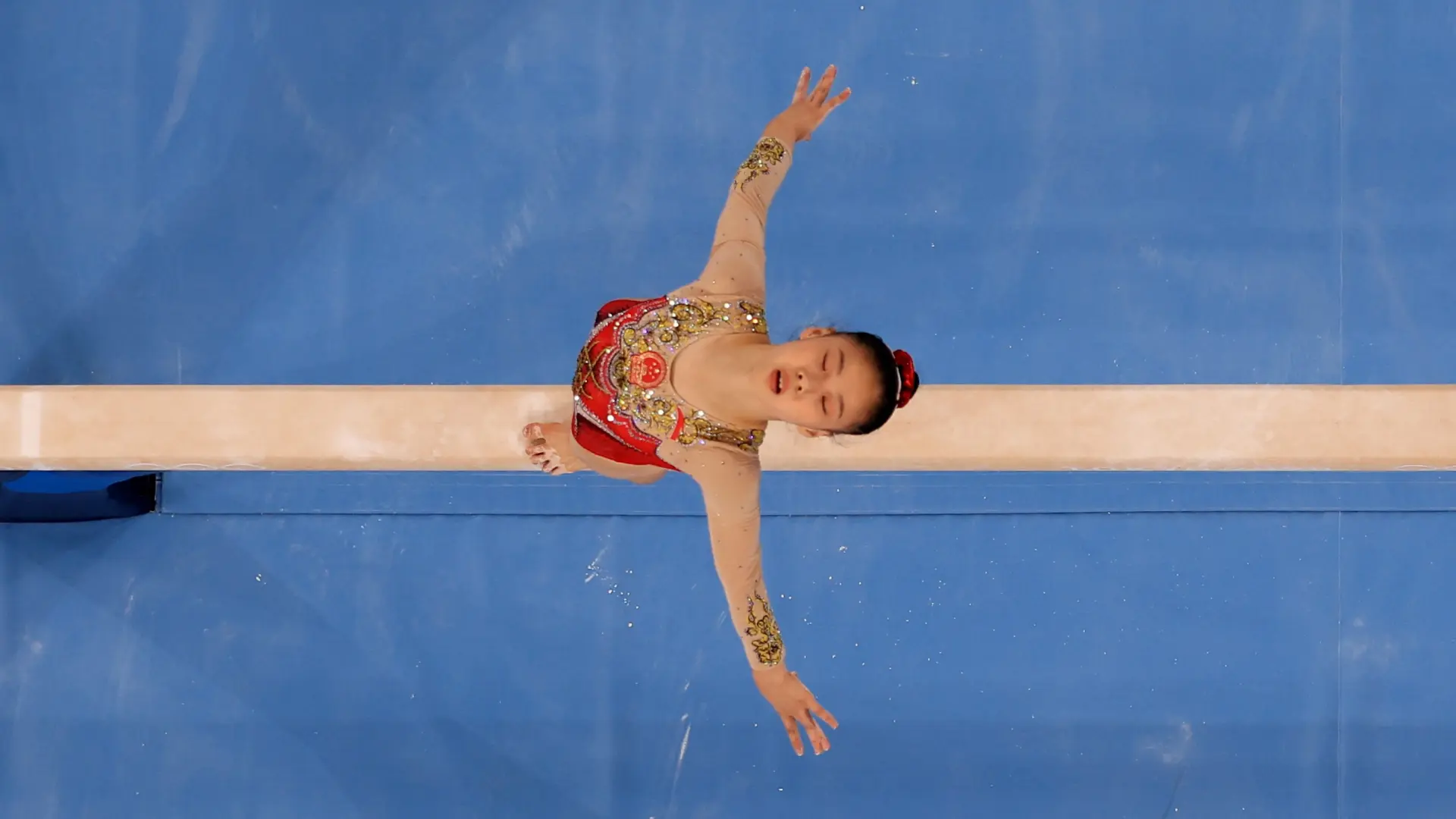 Tokyo 2020 Olympics - Gymnastics - Artistic - Womens Beam - Final - Ariake Gymnastics Centre, Tokyo, Japan - August 3, 2021. Guan Chenchen of China in action. REUTERS/Athit Perawongmetha[[[REUTERS VOCENTO]]] OLYMPICS-2020-GAR/W-1APBB-FNL