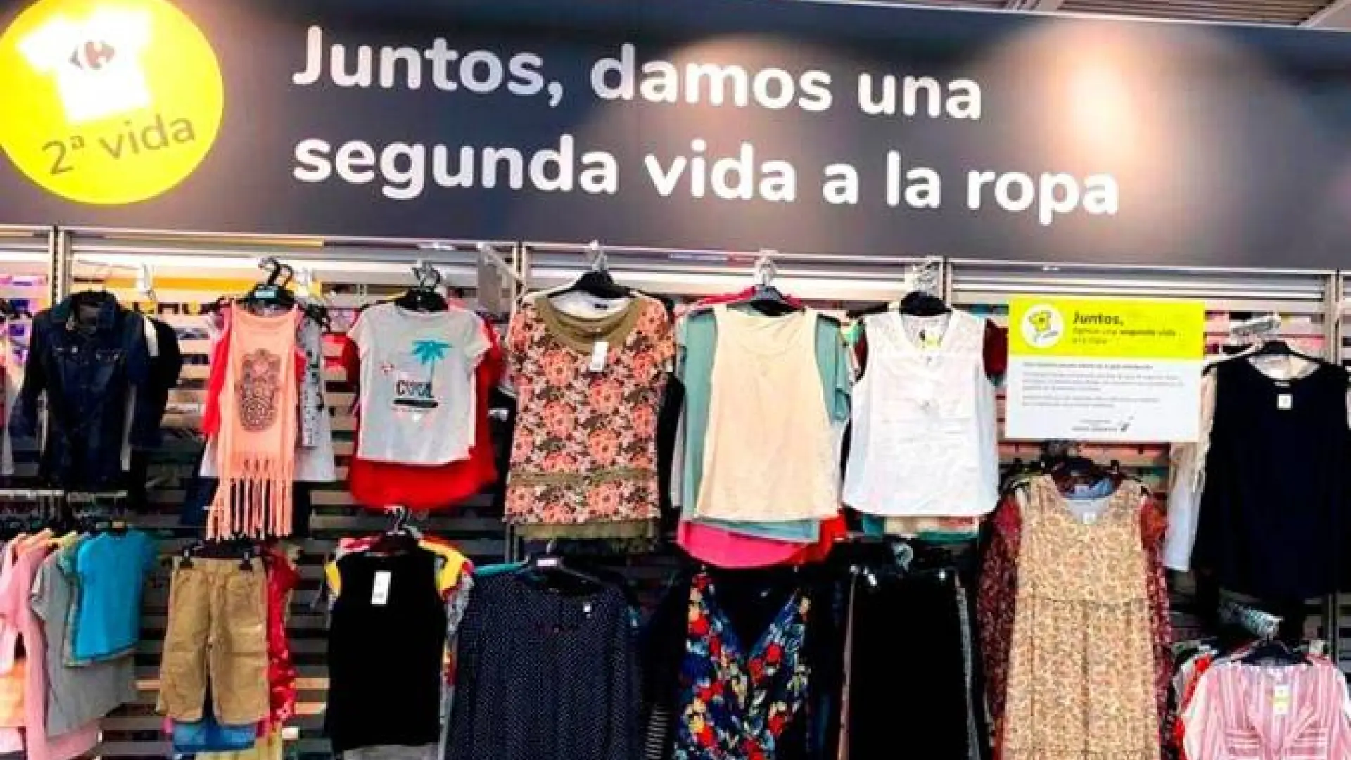 Carrefour ahora vende ropa usada: la estrategia que aplica en España - El  Cronista