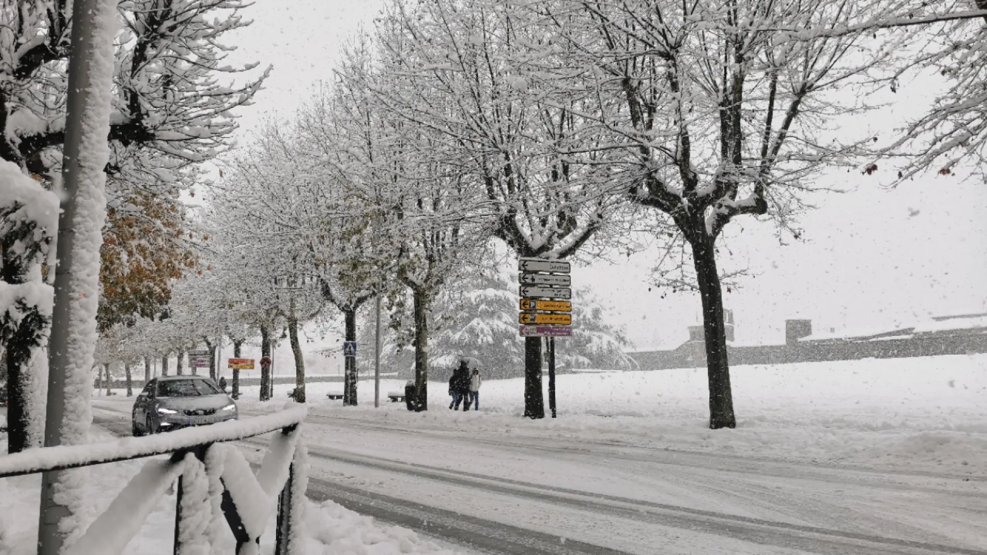 Más de 250 llamadas por incidencias con la nieve en Jaca durante el puente  festivo