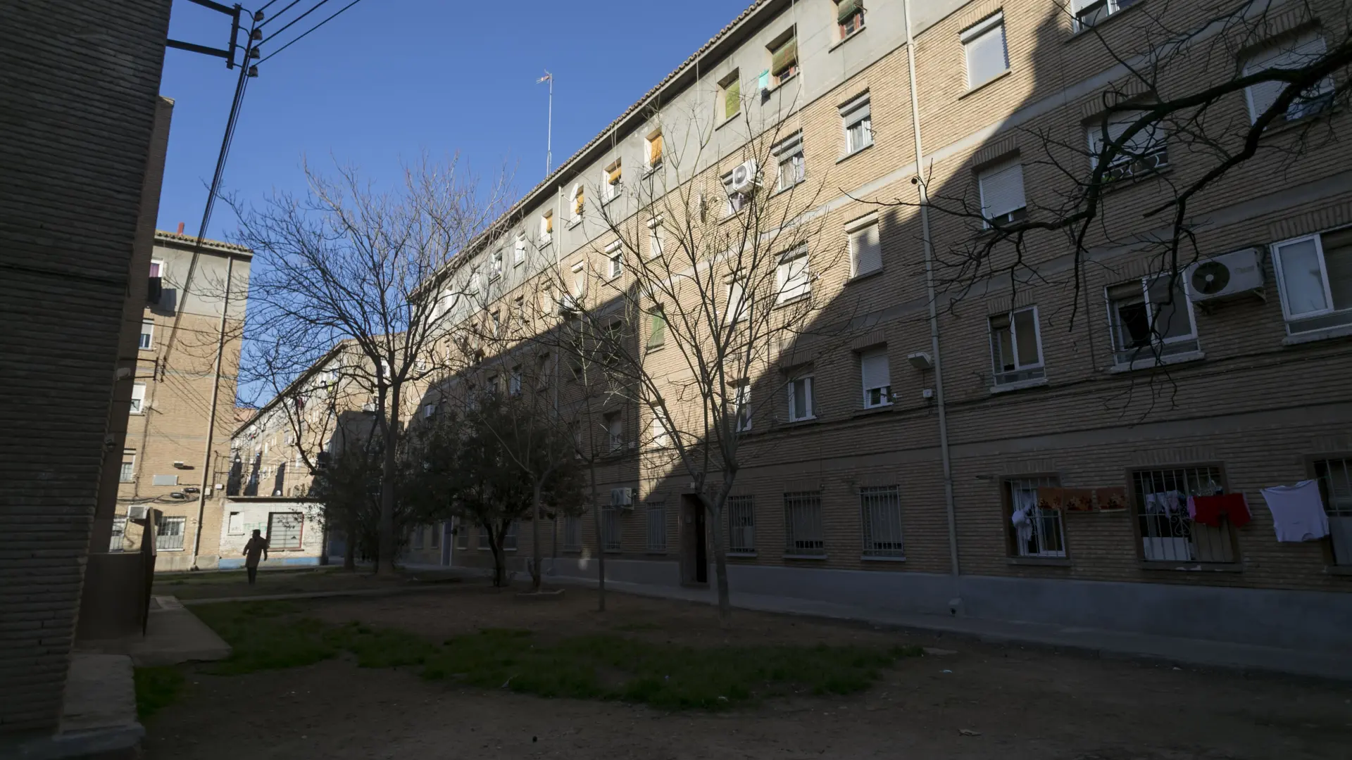 Un incendio en el barrio de las Fuentes de Zaragoza deja sin luz a más de 2.300 vecinos