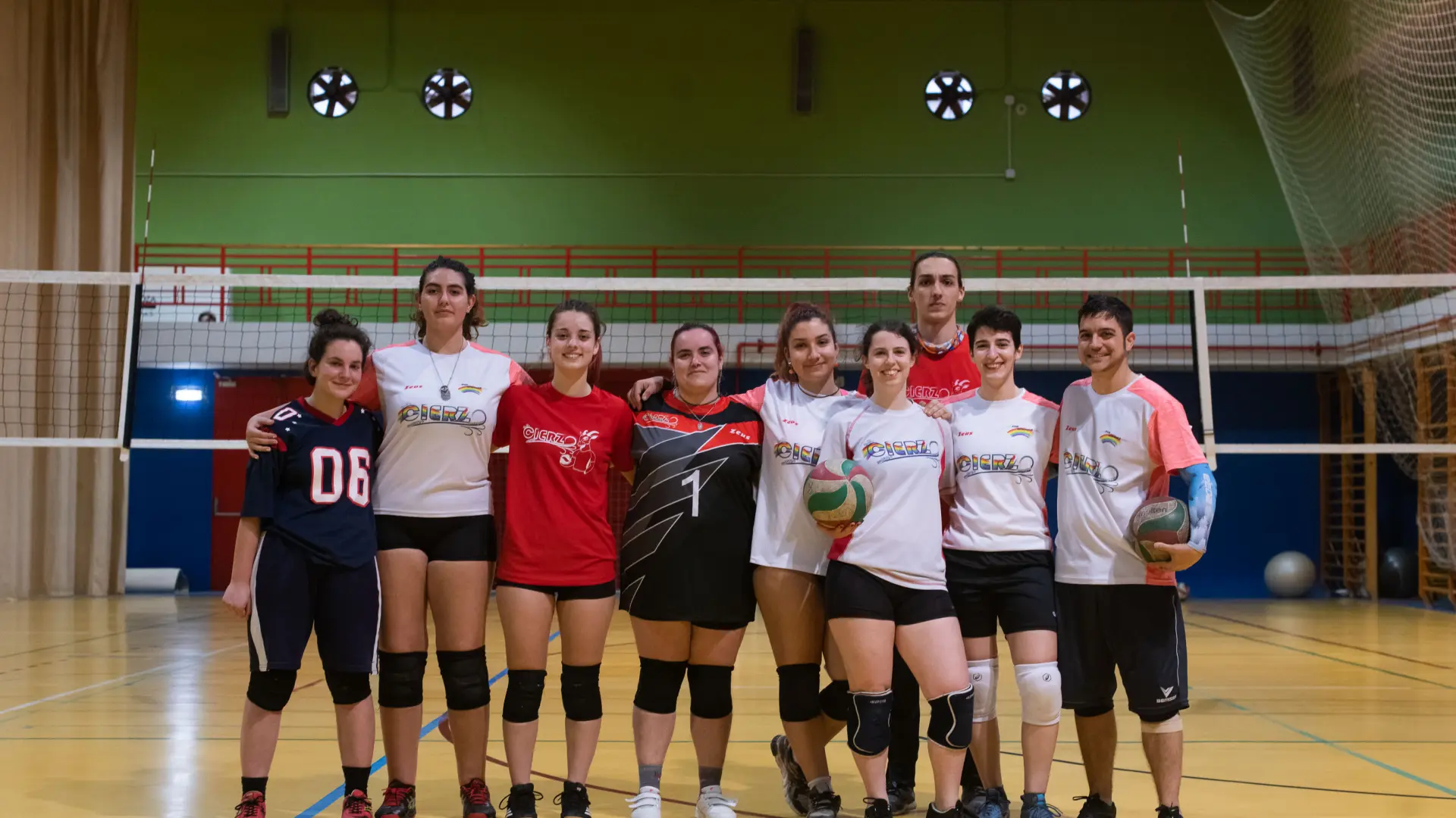 Fotos: Club para personas del colectivo LGTB... o no | Imágenes