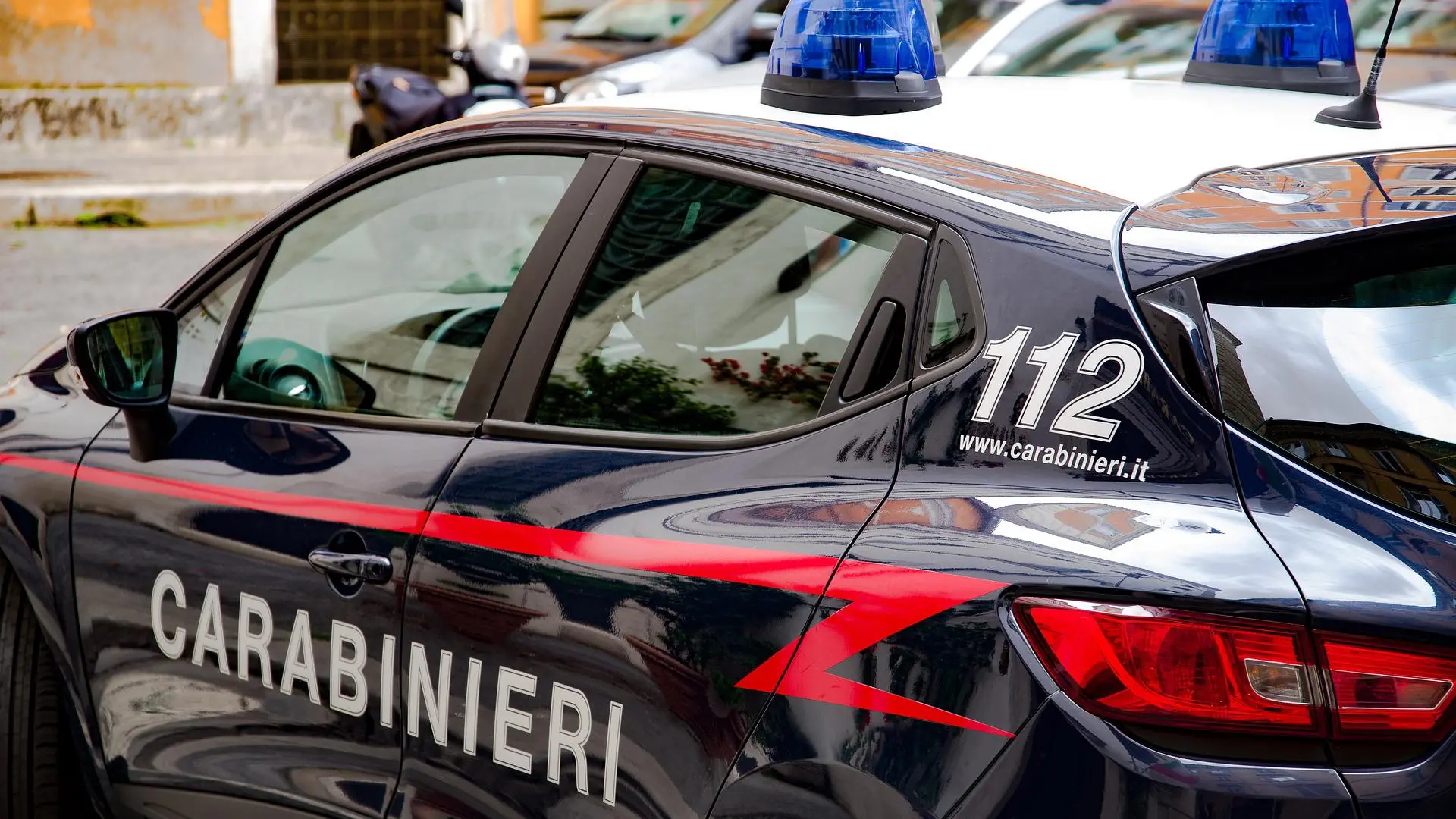 Tre arrestati per aver abusato di 35 bambini dai 6 mesi ai 3 anni in Italia