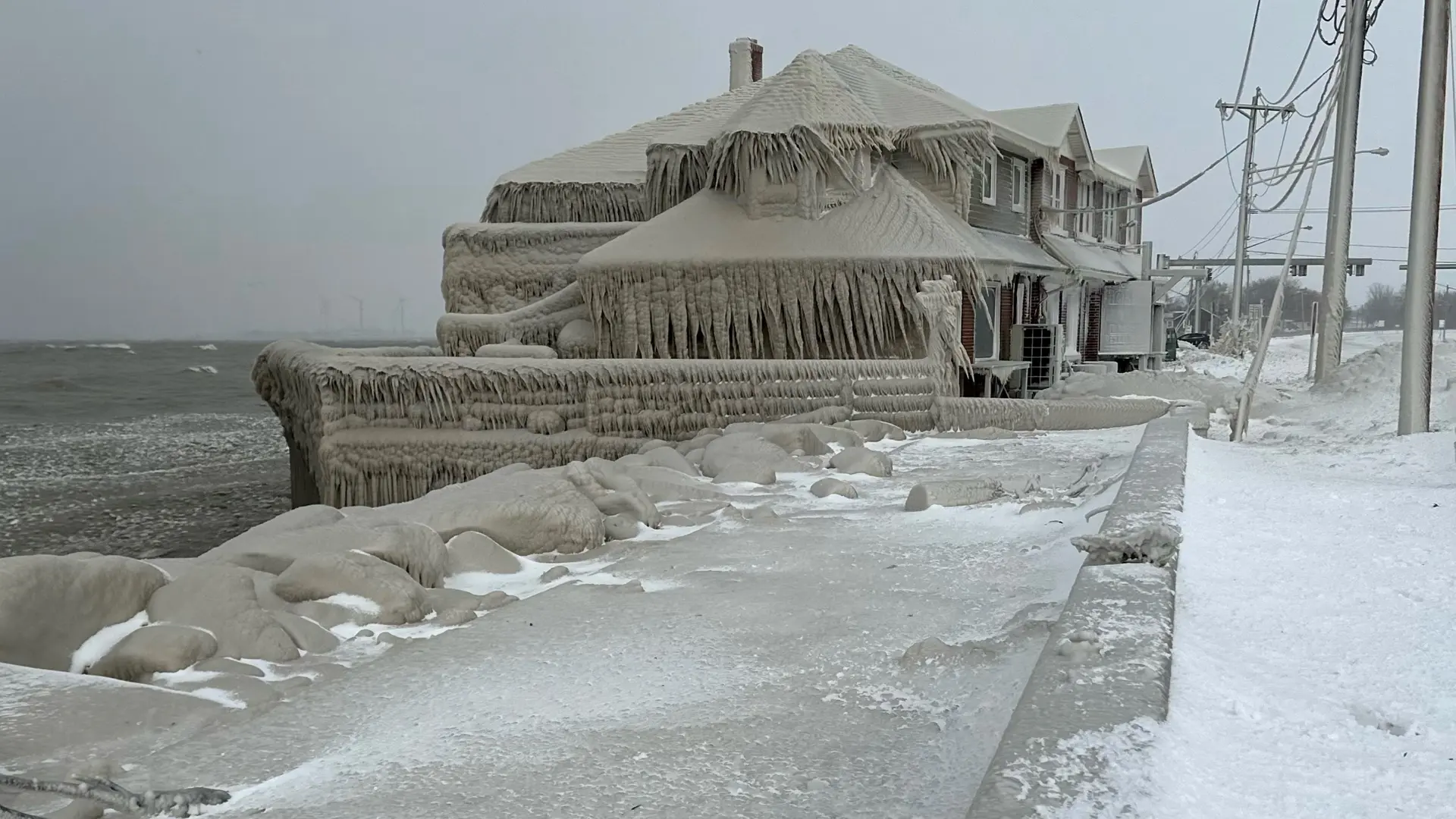 Tormenta de nieve deja un intenso frío y causa muertes y