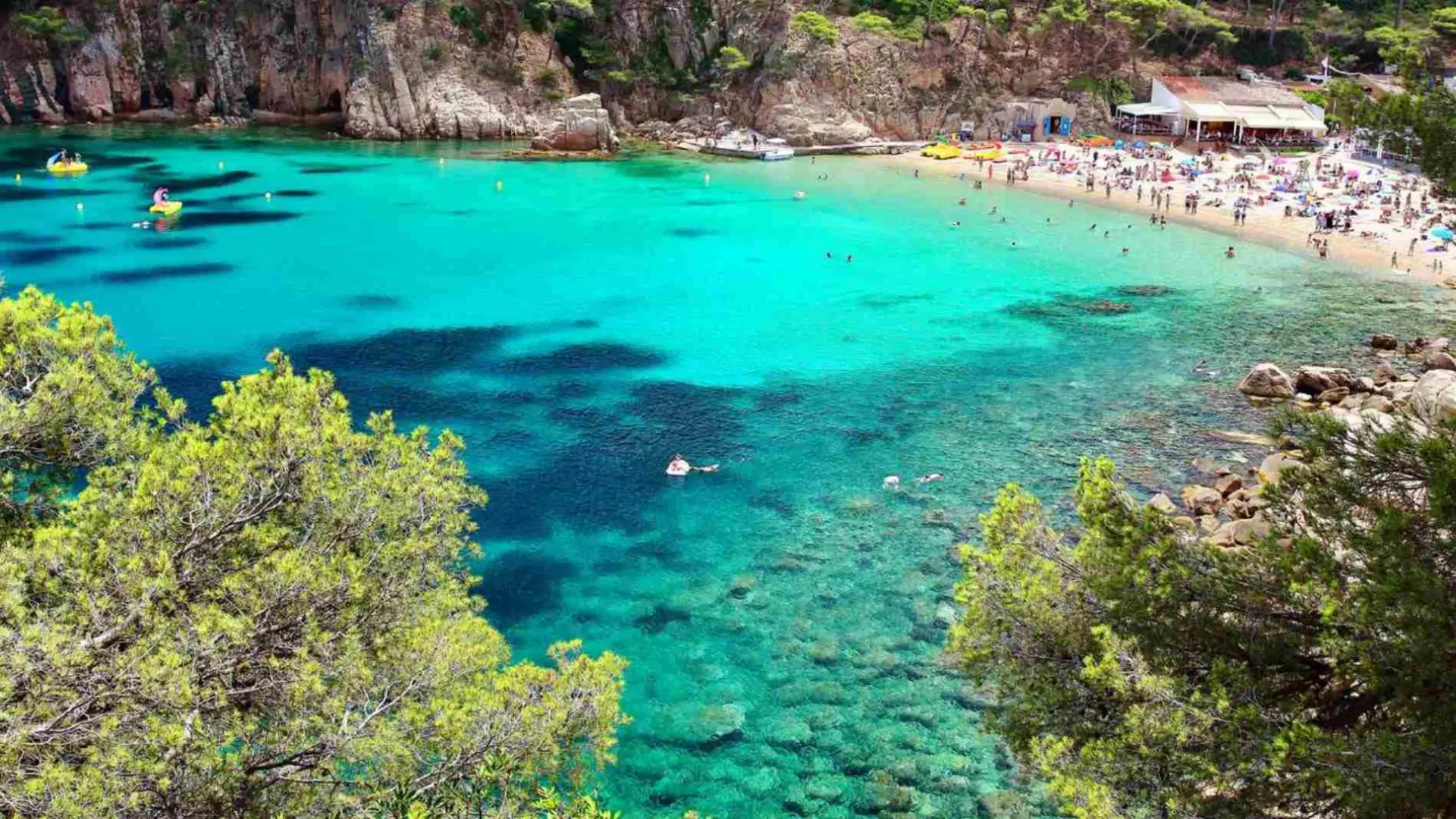 Ni cadaqués ni tossa de mar: el bonito pueblo de la costa brava para escaparse a la playa desde aragón