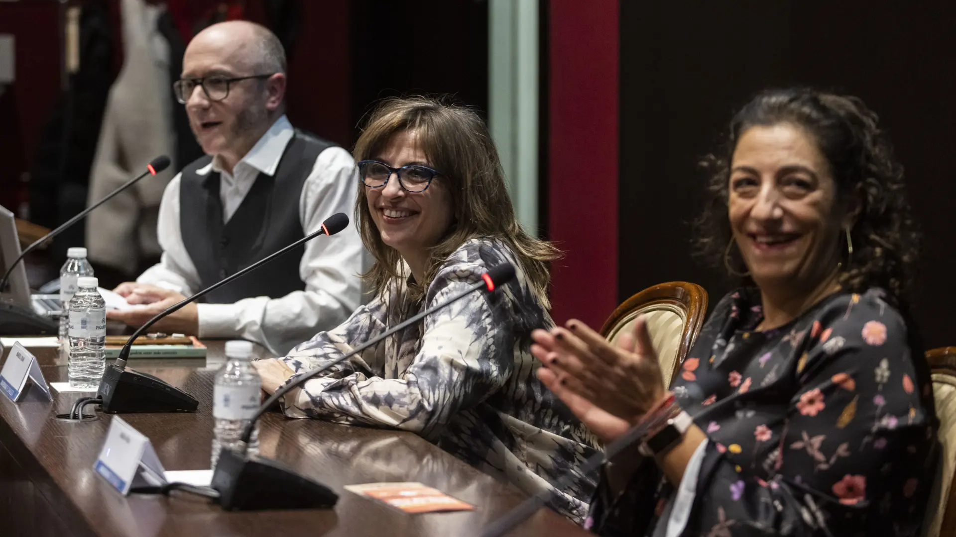 María frisa y marisol aznar presentan su novela conjunta 'no podría estar más contenta'