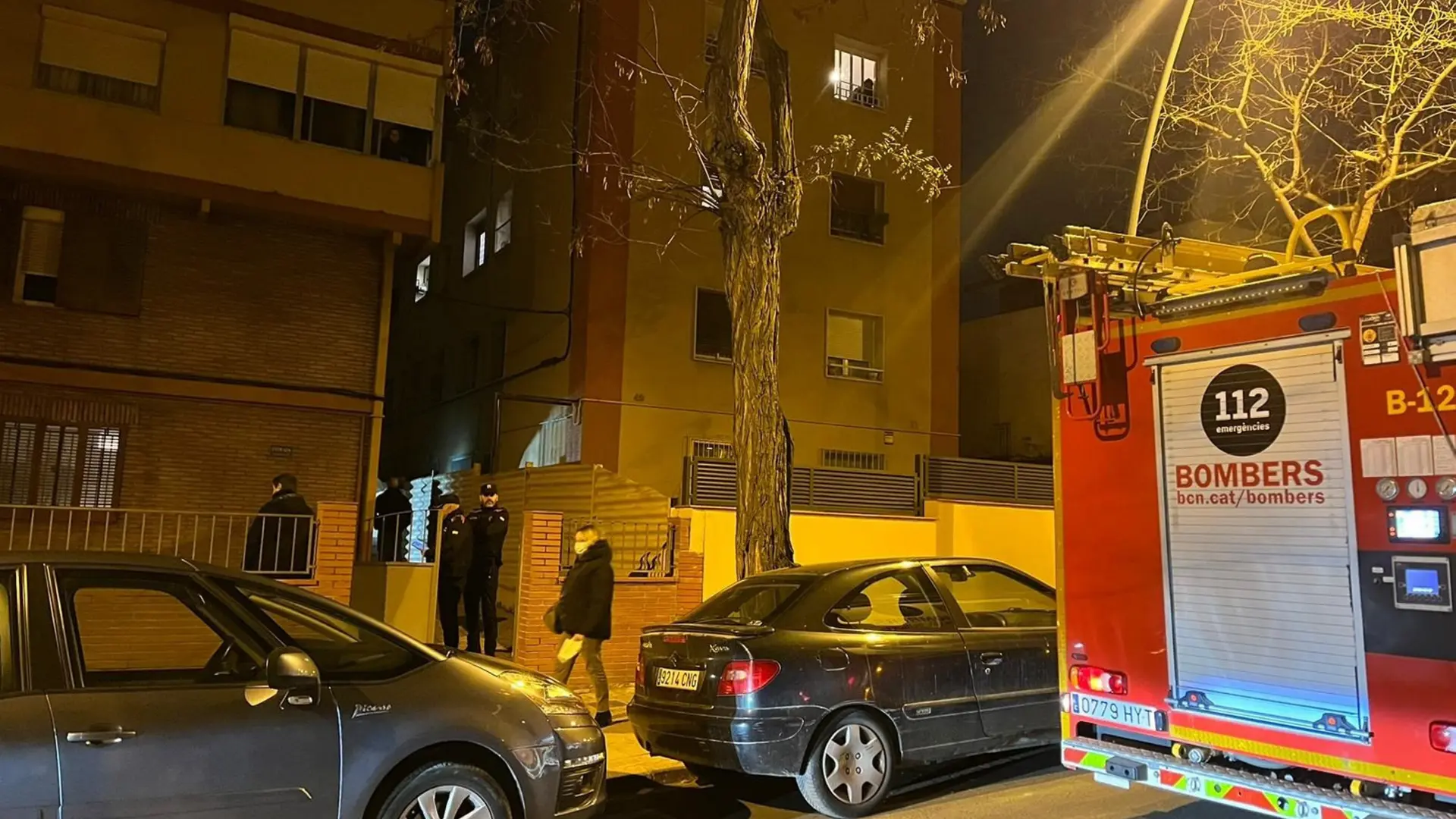 Hallan los cadáveres de dos niños y su padre en una vivienda de Barcelona