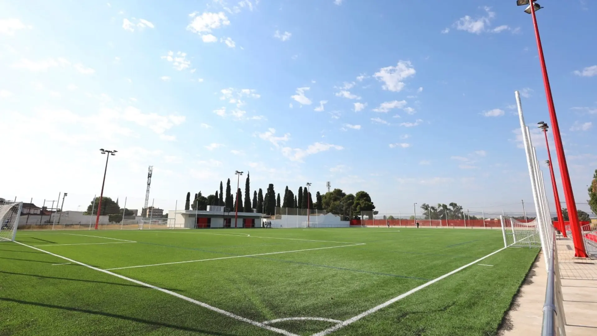 Para la reforma del campo de fútbol de Garrapinillos la DPZ puso 400.000 euros.