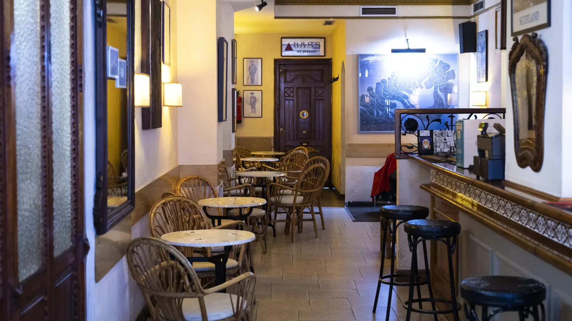El bar de Zaragoza junto a la puerta del Carmen donde suena el piano en